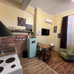 κάντε κράτηση εδώ